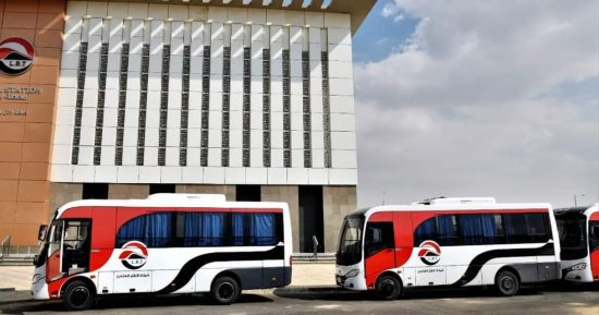 وزارة النقل توفر أتوبيسات لربط مدن شرق القاهرة بالقطار الكهربائى الخفيف.. صور