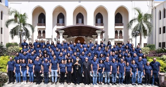 البابا تواضروس يستقبل أعضاء فريق "كوبتك أورفانز"