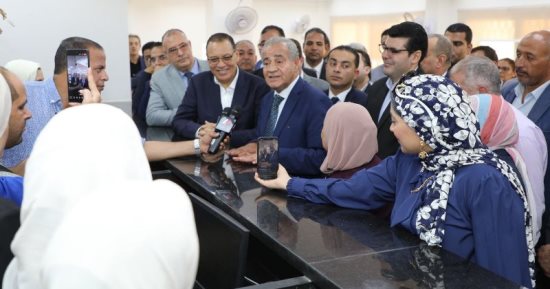 وزير التموين ومحافظ الشرقية يفتتحان مجمع الخدمات التموينية بالعاشر من رمضان
