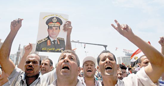شعبية جارفة تعيد بناء التماسك الوطنى.. الرئيس السيسي.. سيرة قائد ومسيرة وطن.. حالة الزعامة لازمت الرئيس السيسى منذ اللحظة الأولى لثورة 30 يونيو.. حمل المواطنون صوره ورسموها على جدران منازلهم