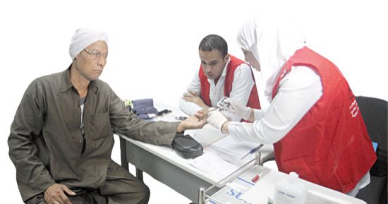 "عافية مصر فى صحة المصريين".. رؤية الرئيس السيسى تضع الصحة فى مقدمة أهداف بناء الإنسان.. 1.4 مليار جنيه لإنهاء قوائم الانتظار والكشف عن الاعتلال الكلوى بين 7 ملايين مواطن..وإطلاق أكثر من 15 مبادرة صحية