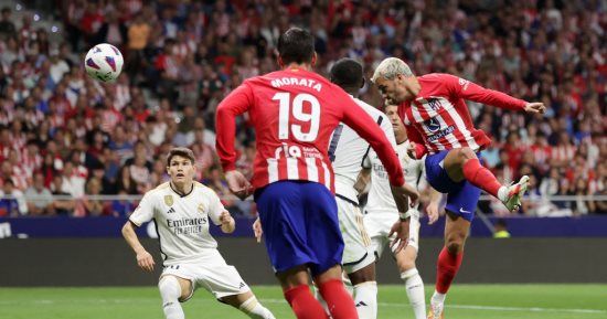 أتلتيكو مدريد يحسم الديربي أمام الريال ويهدي صدارة الليجا إلى برشلونة
