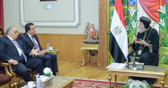 وزير الصحة يلتقى قداسة البابا تواضروس الثانى لمناقشة التعاون فى القطاع الصحى
