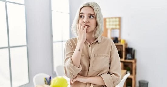 من قضم الأظافر إلى التدخين.. كيف تتخلص من عاداتك السيئة؟