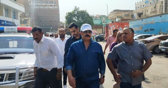 محافظ أسوان يضبط عددا من المخالفات خلال جولته اليوم.. صور