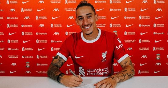 ليفربول يعلن رسمياً تجديد عقد الظهير اليونانى تسيميكاس