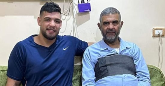 عبد اللطيف منيع بطل المصارعة يوجه رسالة لوالده.. تعرف عليها