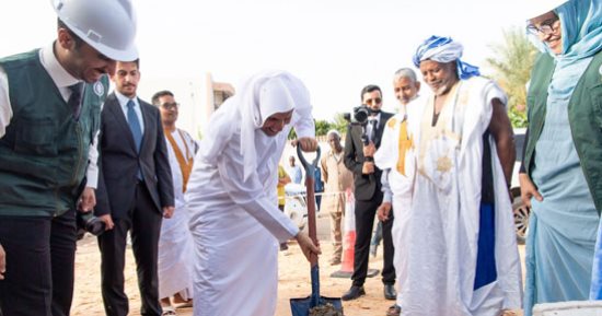د. العيسى يدشّن حزمة مشروعات تنموية ورعوية وإغاثية في موريتانيا بتنسيق حكومي