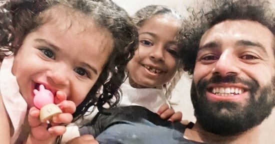 تحدي الضحك.. محمد صلاح يظهر في فيديو طريف مع مكة وكيان