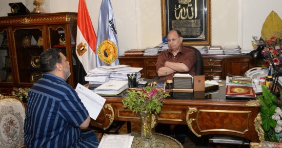 محافظ أسيوط يبحث معدلات مستجدات الموقف الحالى بملف تقنين أراضى أملاك الدولة