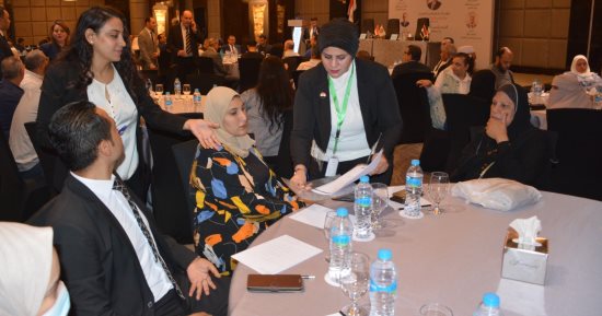 وزارة العمل: تسليم 45 عقد عمل للشباب منهم لذوي الهمم بالقاهرة