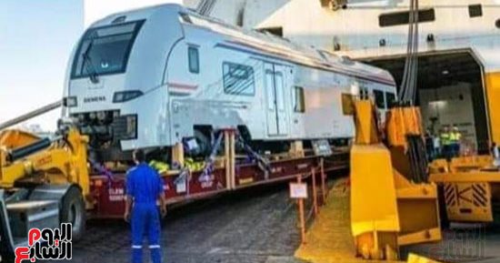 وصول أول قطار إقليمى ميناء الإسكندرية للعمل بشبكة القطارات الكهربائية السريعة