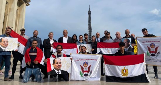 المصريون فى أوروبا يرفعون شعار "كن مع الوطن" استعدادا للانتخابات الرئاسية .. المقيمون فى النمسا وألمانيا وهولندا وفرنسا وسويسرا يعلنون دعم الرئيس السيسى.. وحملات ولقاءات بالروابط وتجمعات المصريين 