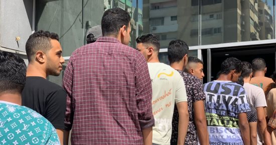 شباب بورسعيد يتوافدون على مقرات التوثيق لتحرير توكيلات انتخابات الرئاسة.. صور