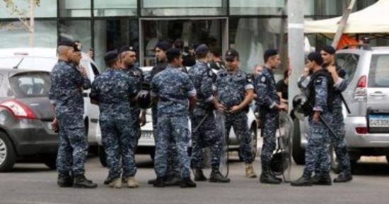 العالم هذا الصباح.. الشرطة اللبنانية تعتقل مرتكب حادث إطلاق النار على سفارة أمريكا بلبنان.. محاكمة شخصين من المتظاهرين لمهاجمة سيارة للشرطة فى باريس.. مقتل 3 مراهقين فى ساوث كارولينا
