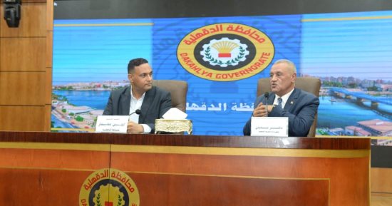 محافظ الدقهلية يتابع مع قيادات التعليم جاهزية المدراس لاستقبال الدراسة