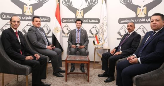 تنسيقية شباب الأحزاب تعقد صالونا نقاشيا حول انطلاق الانتخابات الرئاسية فى مصر.. المشاركون يؤكدون: المشاركة واجب وطنى.. ومحمد عبد العزيز: متابعة منظمات المجتمع المدني والإشراف القضائي ضمانات مهمة لنزاهتها