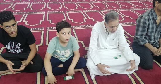 توزيع حلوى المولد على المصلين داخل مساجد الدقهلية احتفالا بالمولد النبوى.. صور
