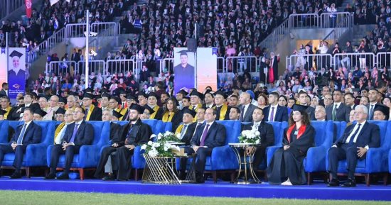 الرئيس السيسي يشهد عروضا فنية يقدمها شباب جامعات مصر باستاد هيئة قناة السويس