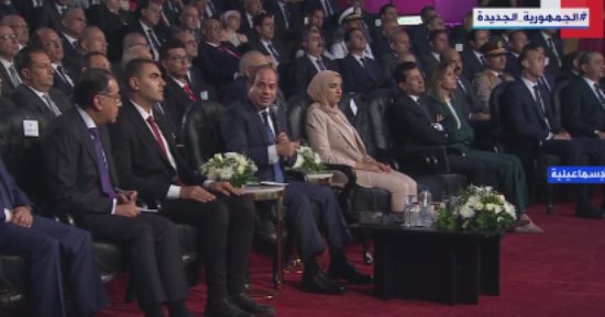 الرئيس السيسي يشاهد فيلما تسجيليا عن جهود تطوير منظومة التعليم الأساسى