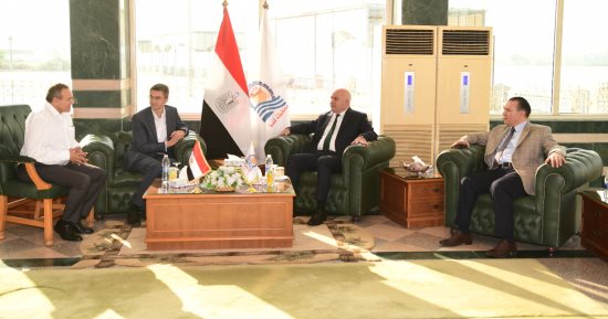 محافظ قنا: برنامج التنمية المحلية أحدث طفرة كبيرة بالمحافظة 