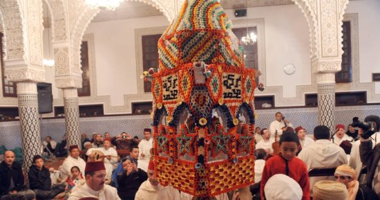كيف يُحيى المسلمون ذكرى المولد النبوى؟.. مصر تحتفل بعروسة المولد.. مواكب الشموع" بالمغرب.. إضاءة 16حزمة ضوئية ببرج الساعة بالحرم المكى.. حفلات الإنشاد الدينى وحلوى"المشبك"بالأردن.. و"الهوامة"فى عُمان والبحرين
