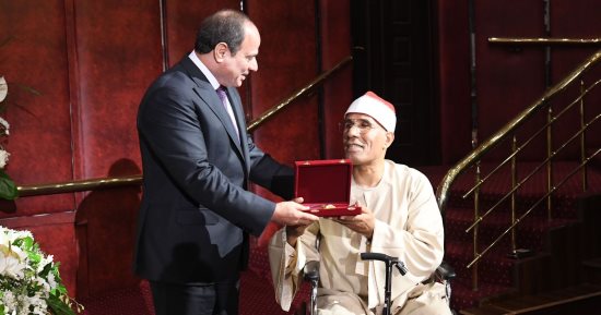 لفتة إنسانية.. الرئيس السيسي يتوجه إلى الشيخ الطاروطى لتكريمه باحتفالية المولد