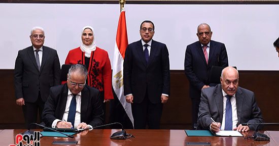 مدبولى يشهد توقيع بروتوكول هيئة التأمين الاجتماعي و"القابضة للغزل والنسيج" 