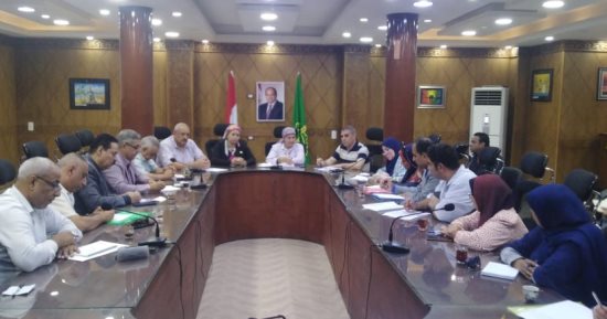 مدير تعليم القليوبية تجتمع بمديرى الإدارات للتأكد من إنهاء استعدادات الدراسة