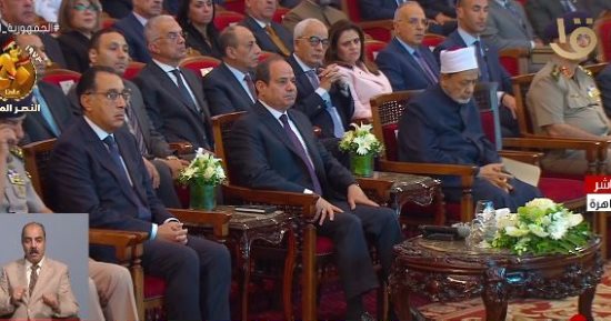 الرئيس السيسي يشاهد فيلما تسجيليا عن عظمة النبى محمد 