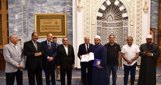 محافظ جنوب سيناء يشهد الاحتفال بذكرى المولد النبوى ويكرم المتميزين في الأوقاف
