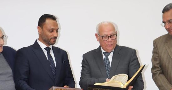 محافظ بورسعيد يدعم نادى المريخ بنصف مليون جنيه قبل انطلاق الدورى