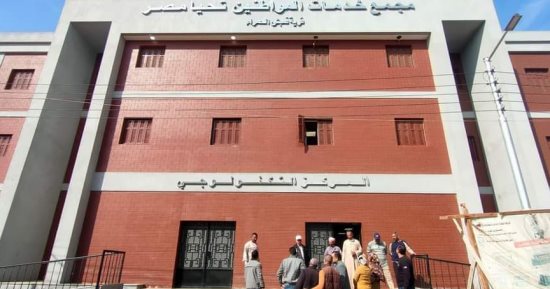حياة كريمة ترسم البهجة على وجوه 65 ألف مواطن بقرية قمبش ببنى سويف.. تنفيذ 85 مشروعا بتكلفة 113 مليون جنيه.. إنشاء أول مدرسة لغات.. والانتهاء من المجمع الخدمى والزراعى وشبكات الصرف الصحي والمياه والكهرباء.. صور