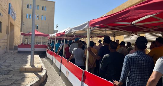 طوابير المواطنين بالرحاب وعين شمس لتحرير توكيلات الانتخابات الرئاسية.. صور