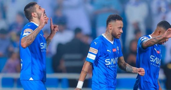 الهلال ضيفا على الأخدود لاستعادة صدارة الدوري السعودي