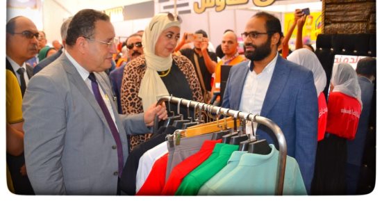 رئيس جامعة الإسكندرية يفتتح المعرض الخيرى للملابس لخدمة الطلاب