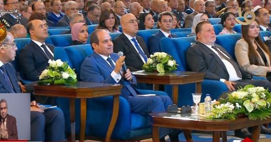 الرئيس السيسي عن الوضع الاقتصادى: بنعرف الناس الحكاية علشان نتخلص من الأزمة