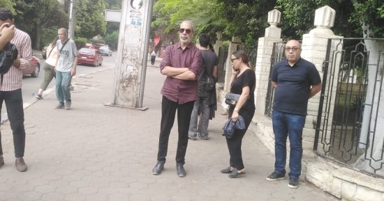 مدحت العدل وهنادى مهنا أول الحضور فى جنازة أحمد سامى العدل