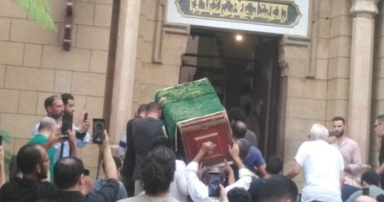 وصول جثمان أحمد سامى العدل إلى مسجد الفاروق بالمعادى لأداء صلاة الجنازة