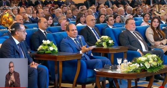 الرئيس السيسى: شبكات داخلية لتوزيع الكهرباء لأجهزة الرى المحورى للاستصلاح والزراعة