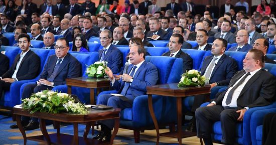 الرئيس السيسى: "إحنا بنصلح مسار صعب قوى.. وكل ما تصمدوا الأزمات هتعدى"
