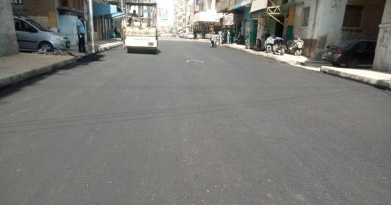 مديرية الطرق بالإسماعيلية تبدأ المرحلة الأخيرة من أعمال رصف منطقة المحطة الجديدة
