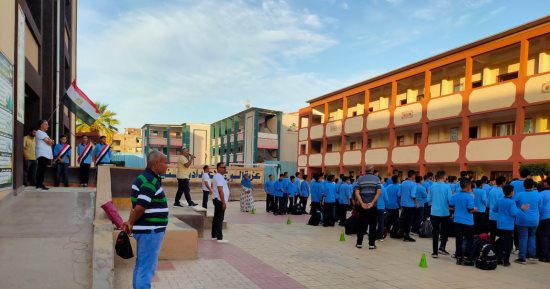 انتظام الدراسة فى 84 مدرسة بدمياط بحضور الصفوف الأولى فقط.. صور