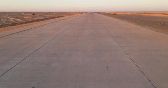وزير الإسكان يتابع الموقف التنفيذى لمشروع ازدواج طريق سيوة / مطروح بطول 300 كم