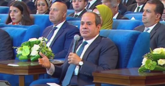 الرئيس السيسى: لما توقفت الشركات عن الاستثمار في 2011 تراجع الإنتاج