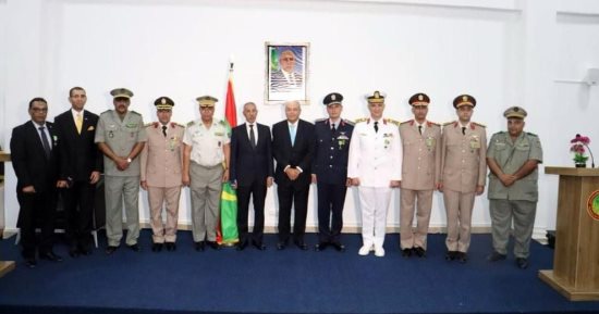 تكريم ضباط من القوات المسلحة بكلية الدفاع لدول الساحل الخمس
