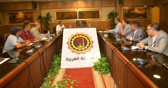 محافظ الغربية يعقد اجتماعا لمناقشة معوقات محور النعناعية بكفر الزيات