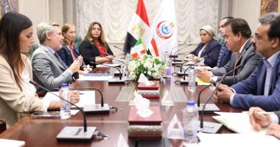 وزير الصحة يناقش مع السفير الإيطالي التعاون الثنائي بين البلدين بالقطاع الصحي