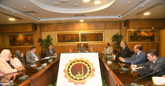 محافظ الغربية يعقد اجتماعا لتنسيق الجهود للارتقاء بالخدمات الطبية