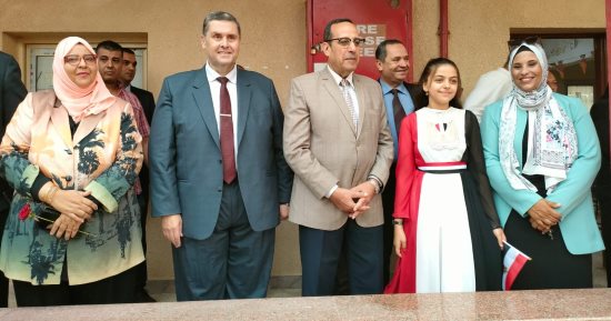 محافظ شمال سيناء يتفقد عددًا من مدارس العريش فى أول يوم دراسى.. صور